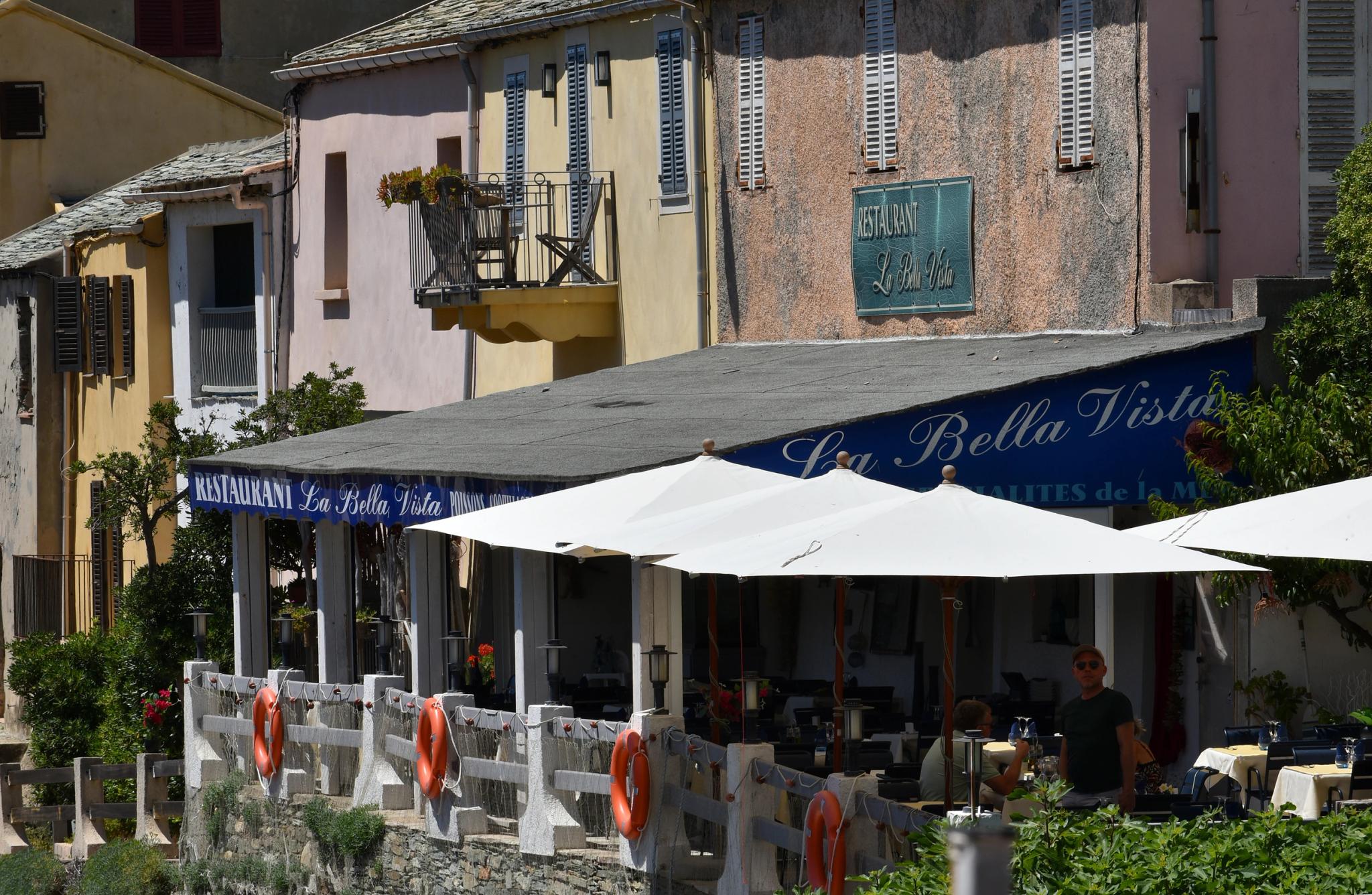 Le restaurant La Bella Vista sur le port de Centuri dans le Cap Corse